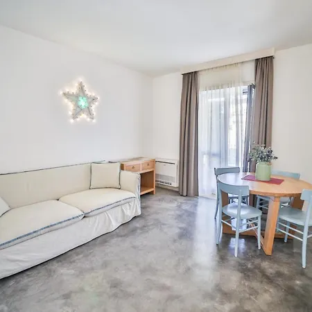 Aparthotel Borgo De Li Santi 4*