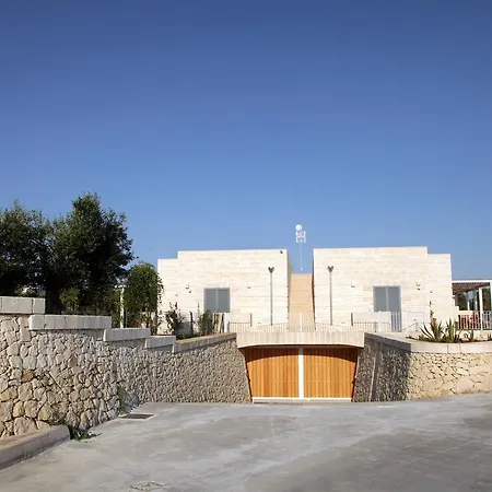 Aparthotel Borgo De Li Santi 4*